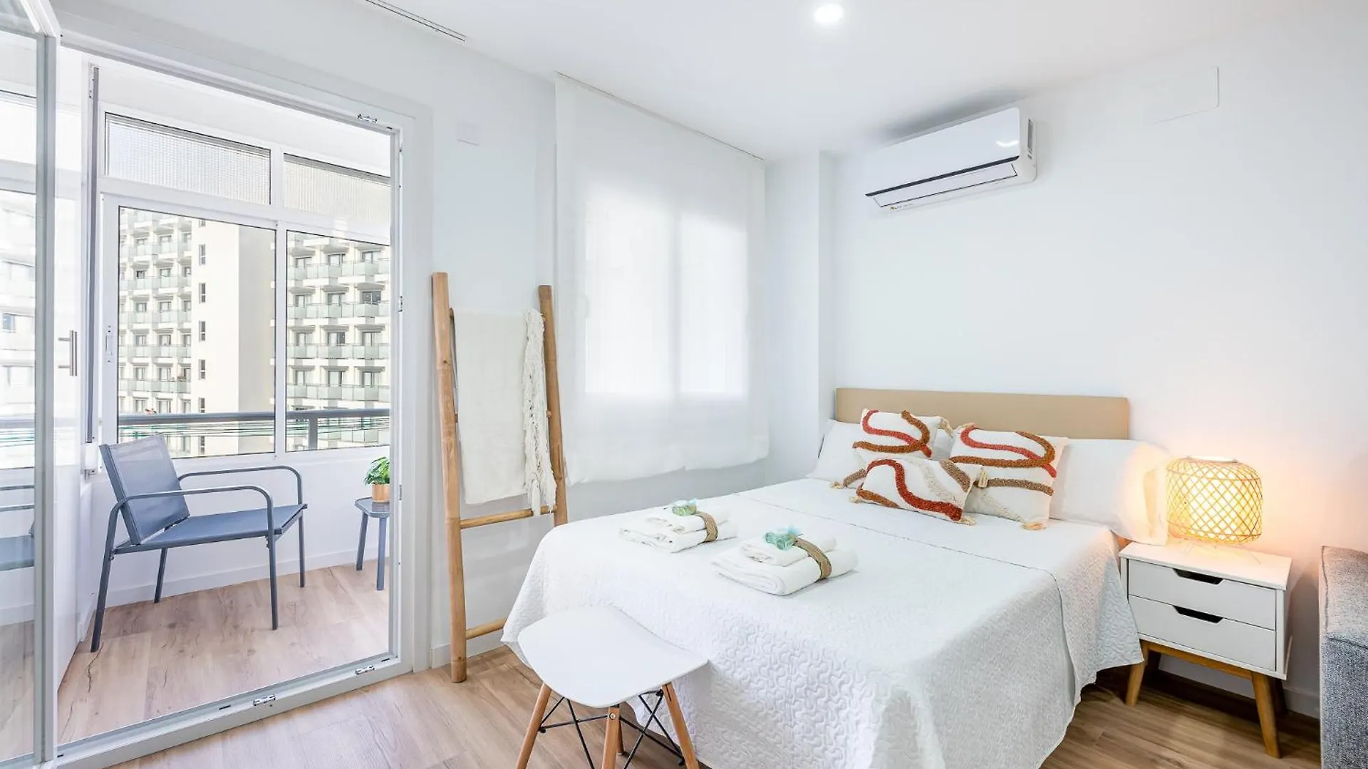 Apartment 797 Holiday Rentals - Moderno Estudio En Los Verdiales Torremolinos
