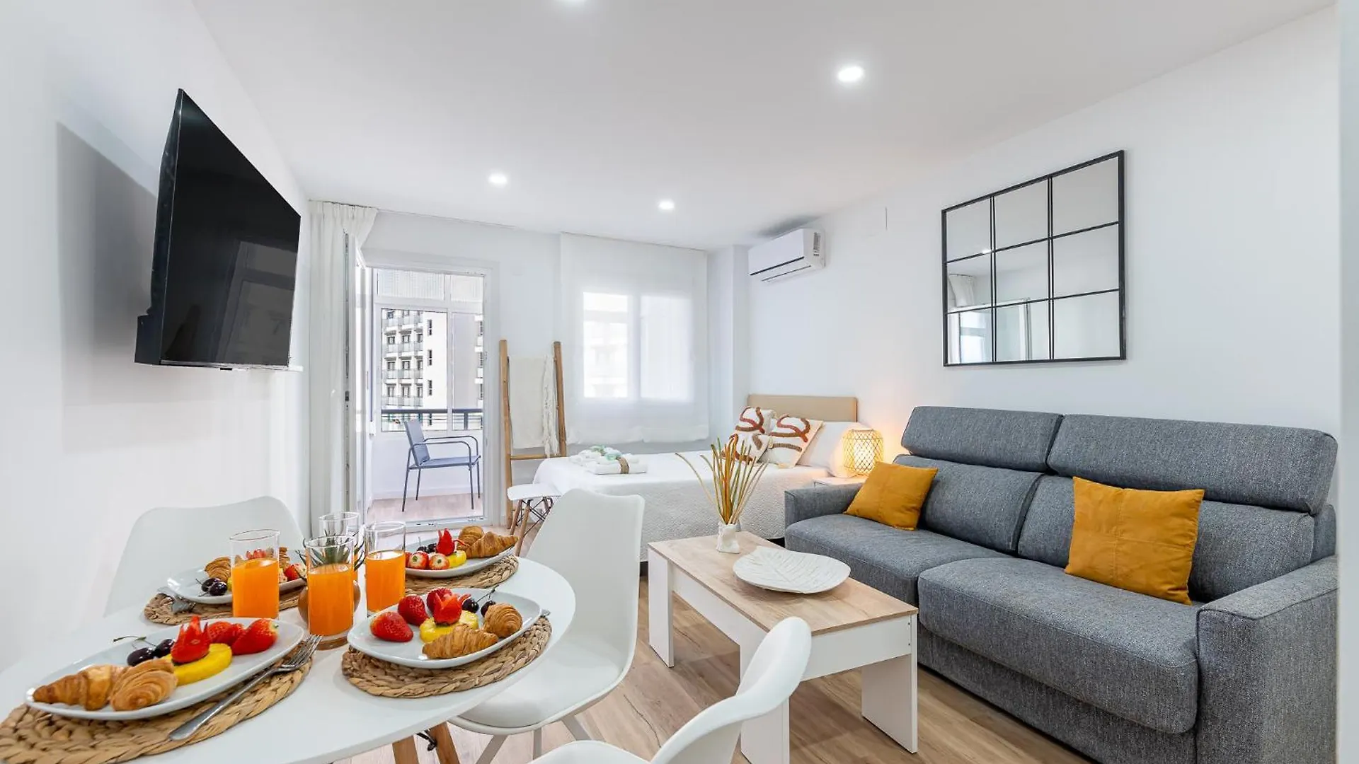 Apartment 797 Holiday Rentals - Moderno Estudio En Los Verdiales Torremolinos